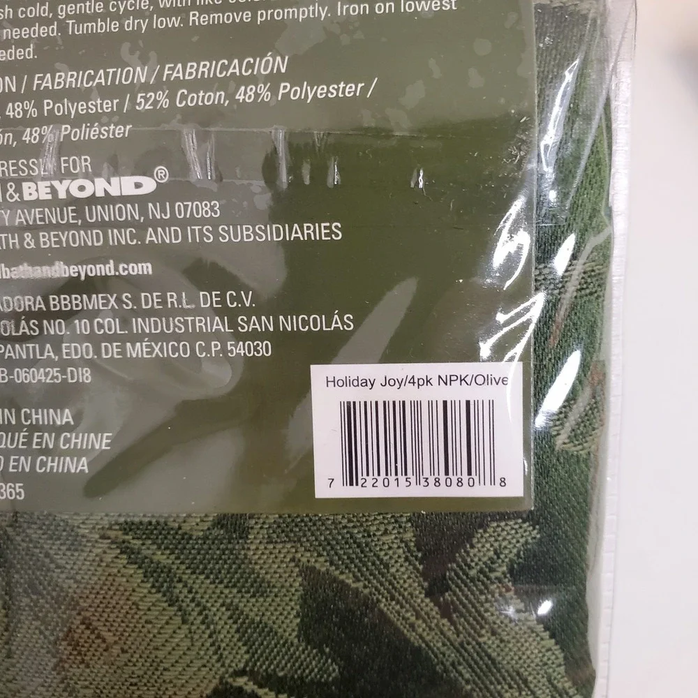 BED BATH & BEYOND HOLIDAY JOY Green Holly Christmas Cloth‎ Napkins Set Of 4